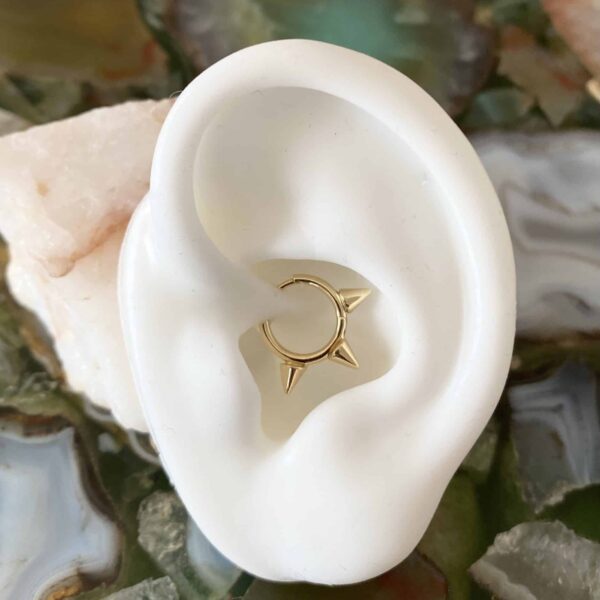 Anneau avec des pointes Maria Tash en or jaune 14 carats