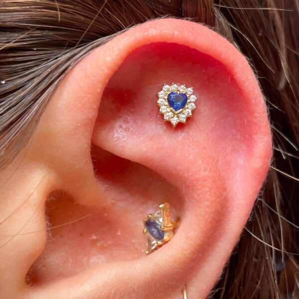 Bijou droit en or jaune 18 carats forme de coeur avec pierre bleue
