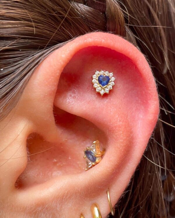 Bijou droit en or jaune 18 carats forme de coeur avec pierre bleue