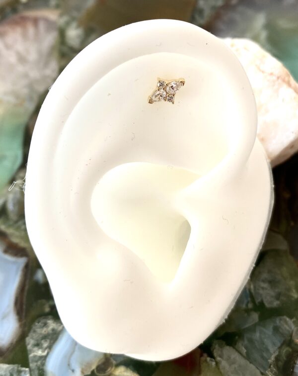 Bijou en or jaune 18 carats composée d'un losange brillant