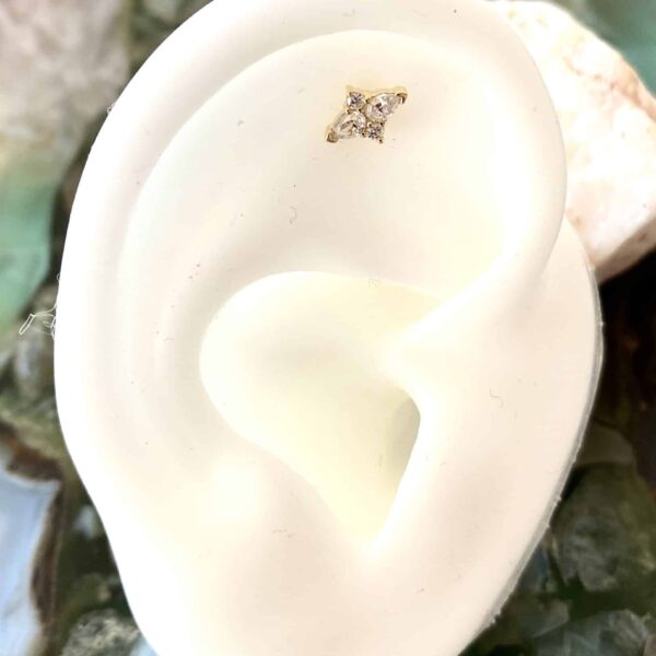 Bijou en or jaune 18 carats composée d'un losange brillant
