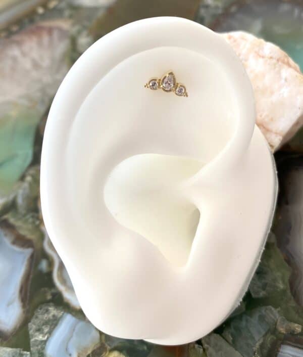 Bijou en or jaune 18 carats composée d'un éventail brillant