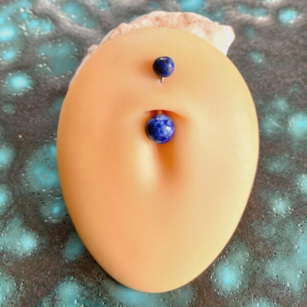 Banane de nombril en acier avec 2 billes en Lapis Lazuli bleue