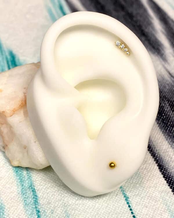 Bijou en or jaune 18 carats avec un motif virgule